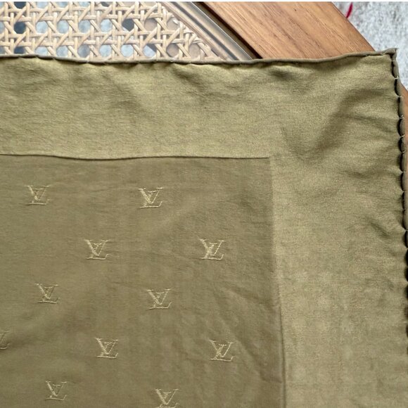 [SOLD] Authentic Louis Vuitton Silk Scarf - Picture 11 of 13